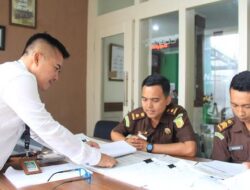 Kejari Sarolangun Berhasil Lelang 4 Kg Emas dan 2 Eskavator untuk PNBP