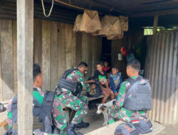 Wujudkan Papua Berkerukunan Hidup Penuh Damai Satgas Yonif 122/TS Saling Berbagi dan Membantu