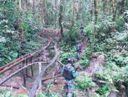 Jaga Kondusifitas Jelang Malam Tahun Baru, Satgas Yonif 623/BWU Keluar Masuk Hutan Papua