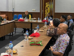 Dandim 1715/Yahukimo bersama Pejabat Pemda Yahukimo Melaksanakan Tatap Muka dengan Tim Wasev TMMD ke-119 Tahun 2024