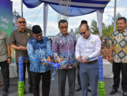 Pemotongan Pita Lifting Perdana Sulfur oleh Dirut PT.PEMA, Kadis ESDM Aceh dan Sekda Kota Langsa