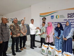 Pj. Walikota Langsa Salurkan Bantuan Pangan Beras Tahap III Tahun 2024