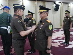 ST Burhanuddin Lantik N. Rahmat Sebagai Kajati Sulteng