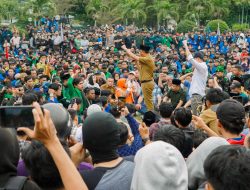 Demo di Palu Tertib, Gubernur Terima Ribuan Massa Aksi di Depan DPRD Sulteng