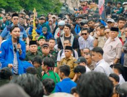 Temui Ribuan Massa Aksi, Ketua DPRD Sulteng: Semua Tuntutan Akan Diakomodir