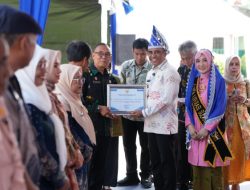 Kukuhkan Bunda Literasi se-Sulteng, Gubernur Anwar Hafid Serahkan Mobil Perpustakaan Keliling