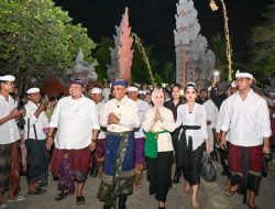 Gubernur Anwar Hafid Hadiri Piodalan Pura Agung Wanakertha Jagatnatha Tahun 2025