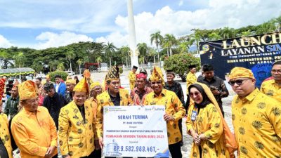 Gubernur Sulteng menyerahkan Dividen Bank Sulteng di HUT Parigi Moutong